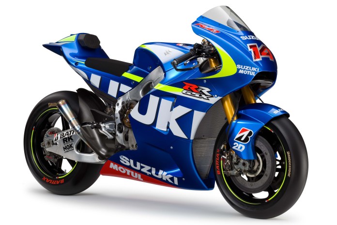 2015-Suzuki-GSX-RR-MotoGP-race-bike-02