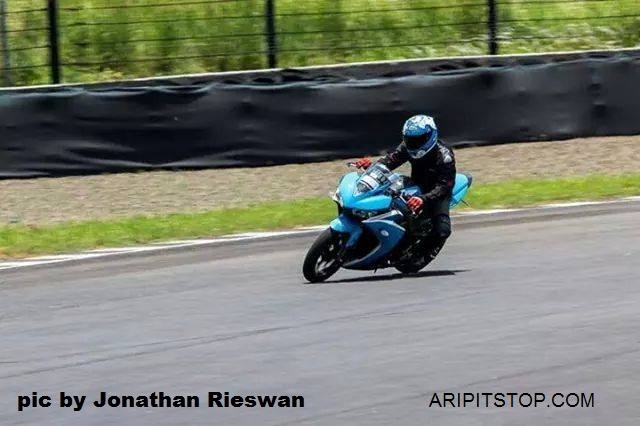 r25 Jonathan Rieswan (1)