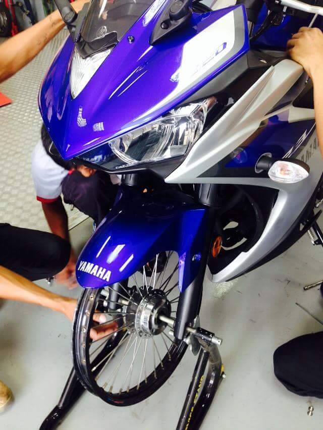 Jiaaah Suwek Tenan, Yamaha R3 Pakai Ban Cacing. Bisa 